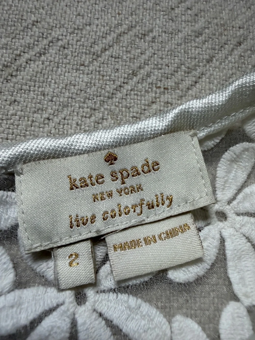 Kate Spade White Sheer Daisy Embroidered Blouse 2 Top Scalloped Hem Feminine